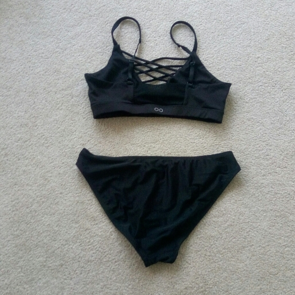 Bikini - Picture 2 of 2
